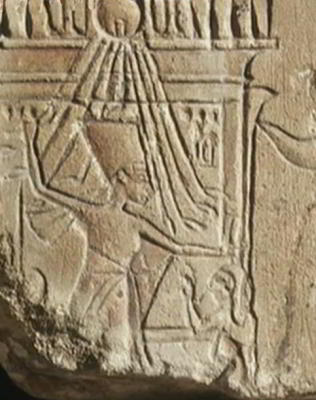 Nefertiti smashing enemies