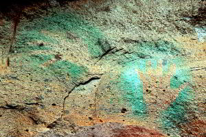 hand stencil at la cueva de las manos Photo L. Dubal