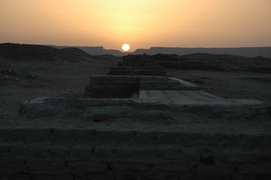 rising sun in the royal wadi / Photo M. Gabolde